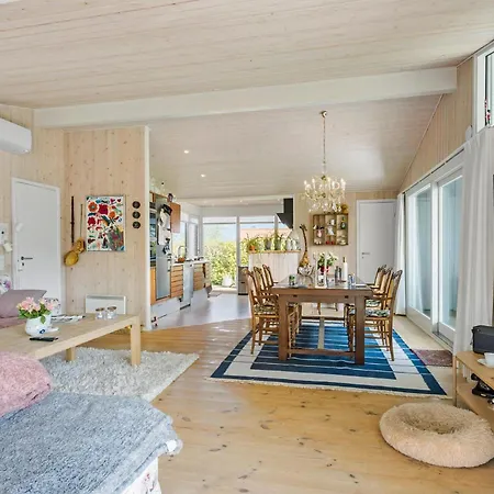 Vakantiehuis 3 Bedroom Stunning In